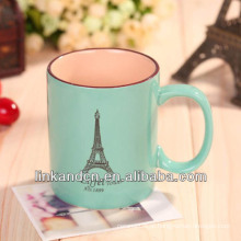 Caneca creativa da torre Eiffel da imagem